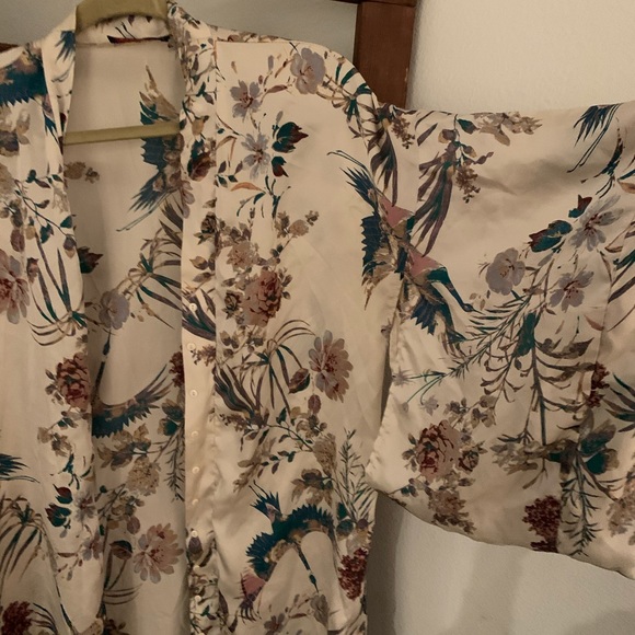 PRINTED KIMONO BLOUSE SIZE S - Picture 6 of 8